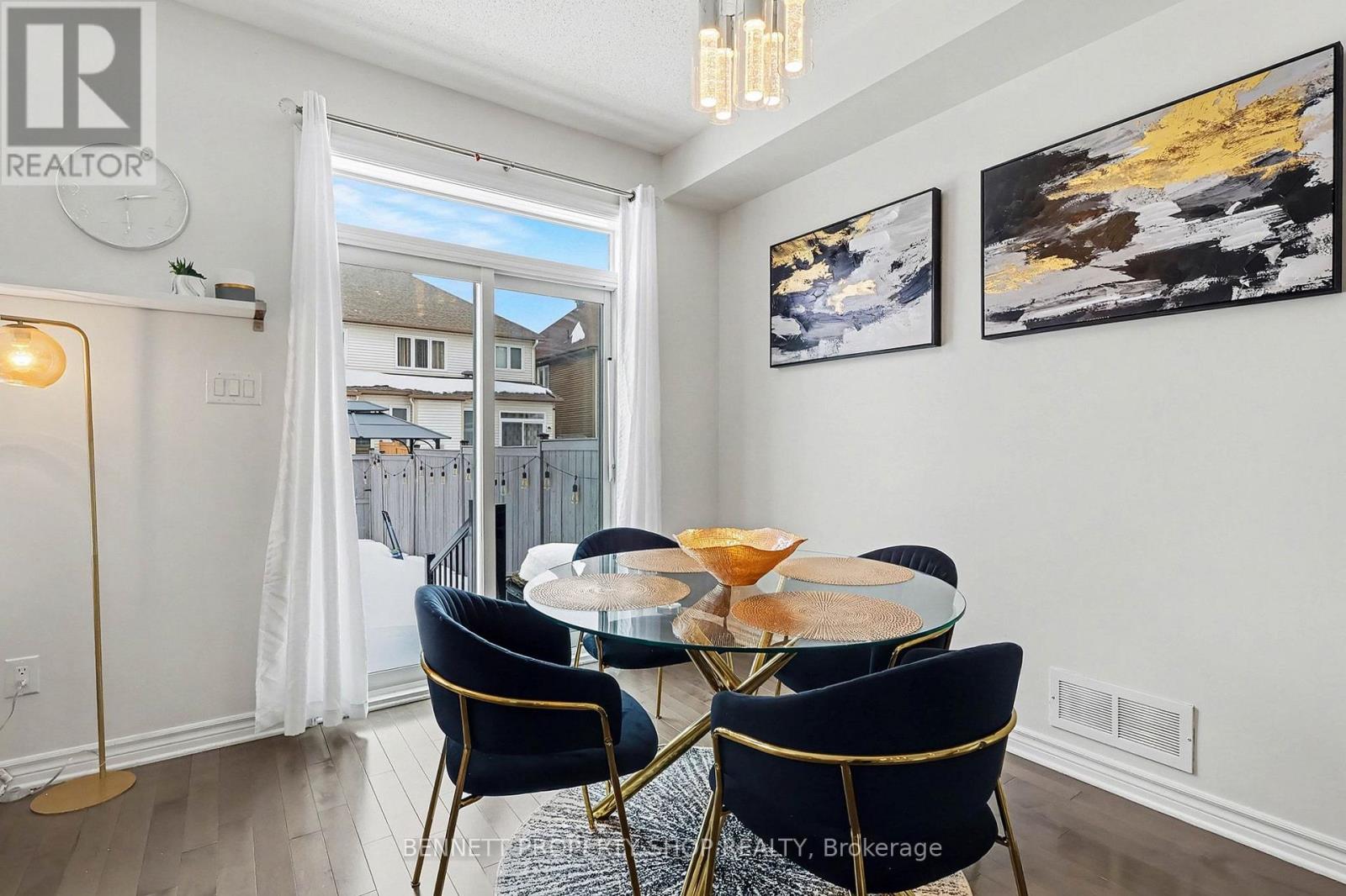 992 Bunchberry Way, Ottawa, Ontario  K1T 0L6 - Photo 5 - X12926298