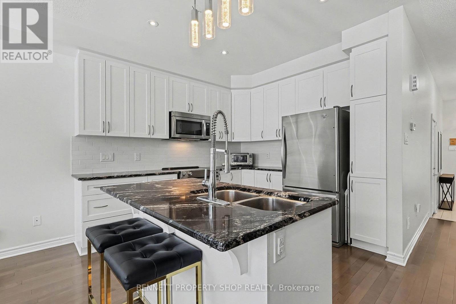 992 Bunchberry Way, Ottawa, Ontario  K1T 0L6 - Photo 7 - X12926298