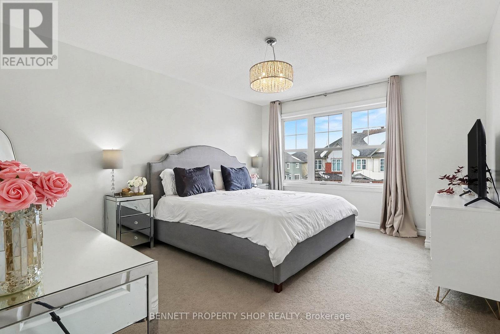 992 Bunchberry Way, Ottawa, Ontario  K1T 0L6 - Photo 9 - X12926298