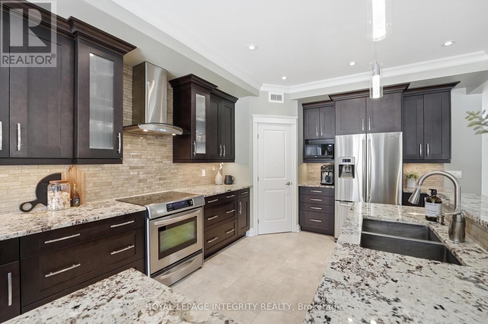 476 Ancaster Avenue, Ottawa, Ontario  K2B 5B7 - Photo 6 - X12926304