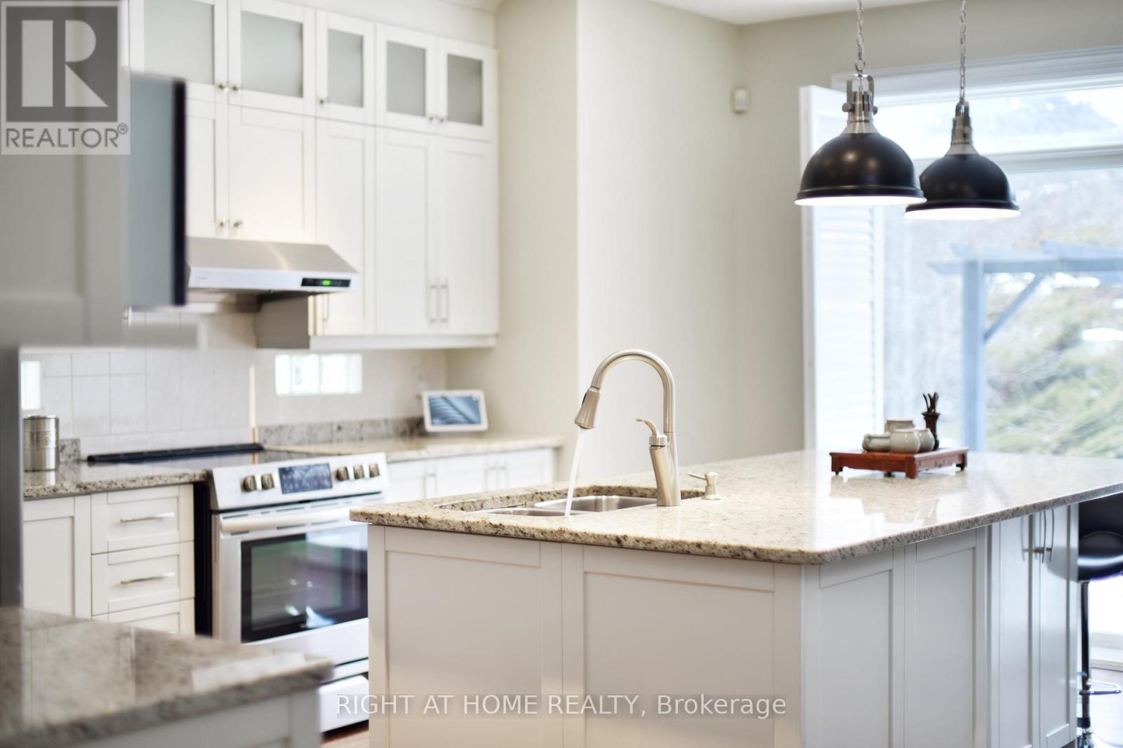 20 Evanshen Crescent, Ottawa, Ontario  K2K 2Z6 - Photo 11 - X12926314