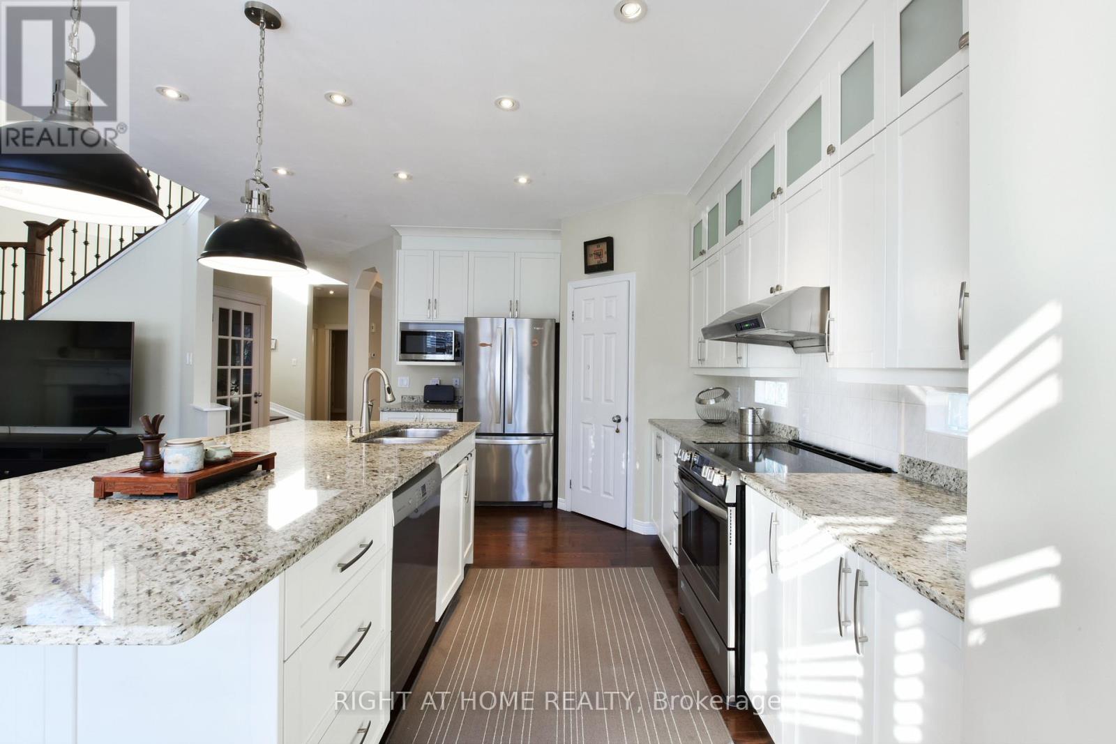 20 Evanshen Crescent, Ottawa, Ontario  K2K 2Z6 - Photo 14 - X12926314