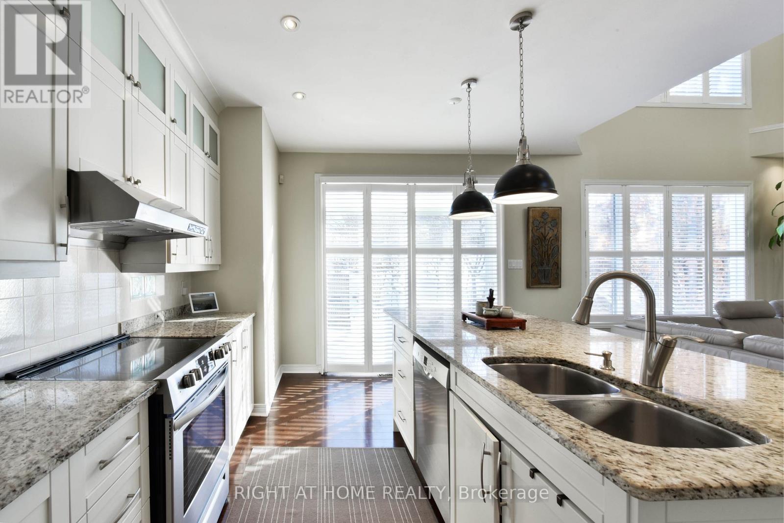 20 Evanshen Crescent, Ottawa, Ontario  K2K 2Z6 - Photo 15 - X12926314