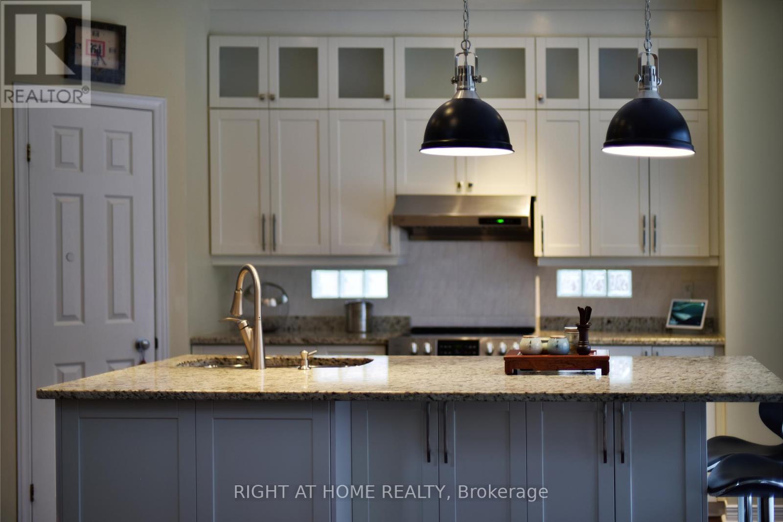 20 Evanshen Crescent, Ottawa, Ontario  K2K 2Z6 - Photo 16 - X12926314