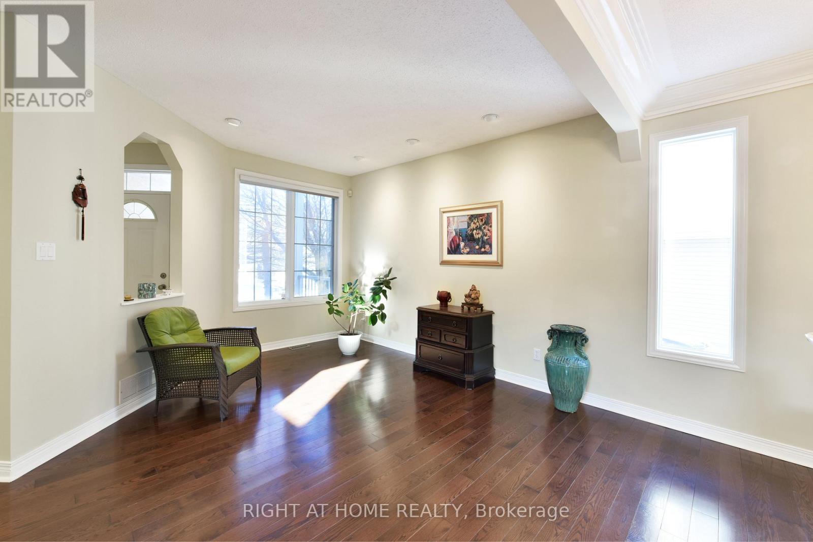 20 Evanshen Crescent, Ottawa, Ontario  K2K 2Z6 - Photo 6 - X12926314