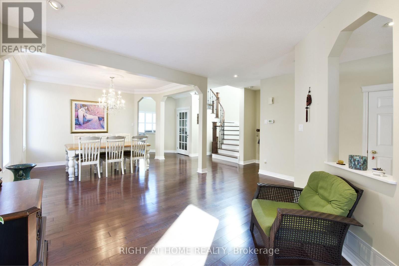 20 Evanshen Crescent, Ottawa, Ontario  K2K 2Z6 - Photo 8 - X12926314