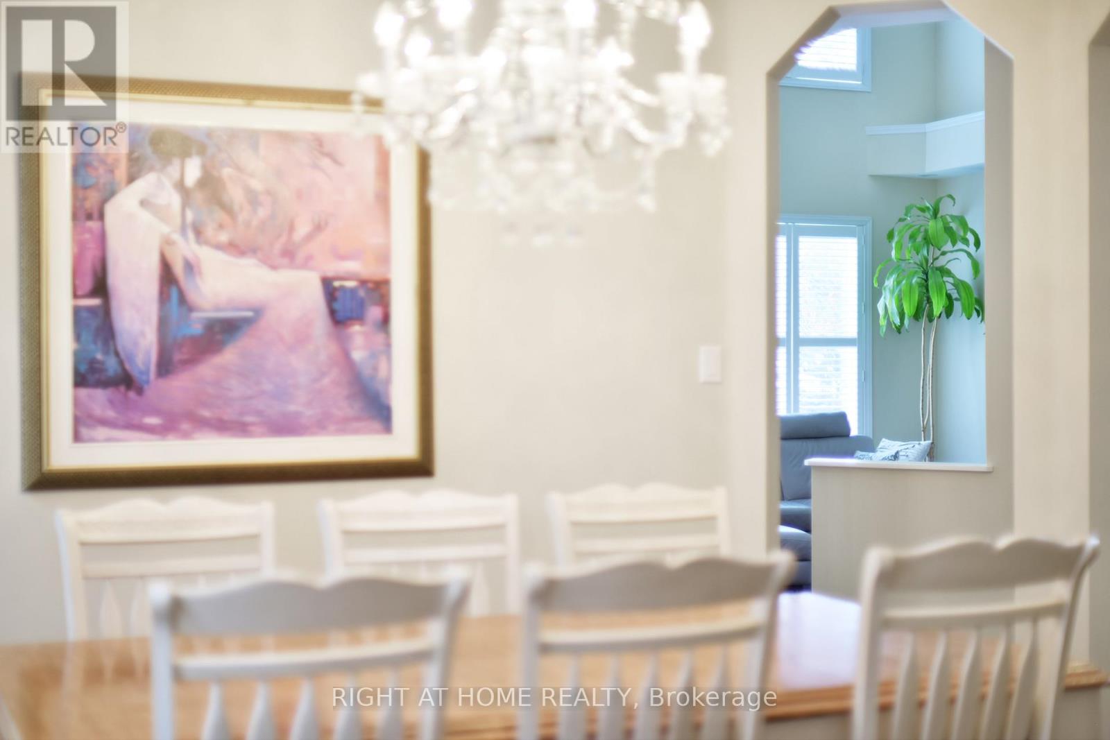 20 Evanshen Crescent, Ottawa, Ontario  K2K 2Z6 - Photo 9 - X12926314