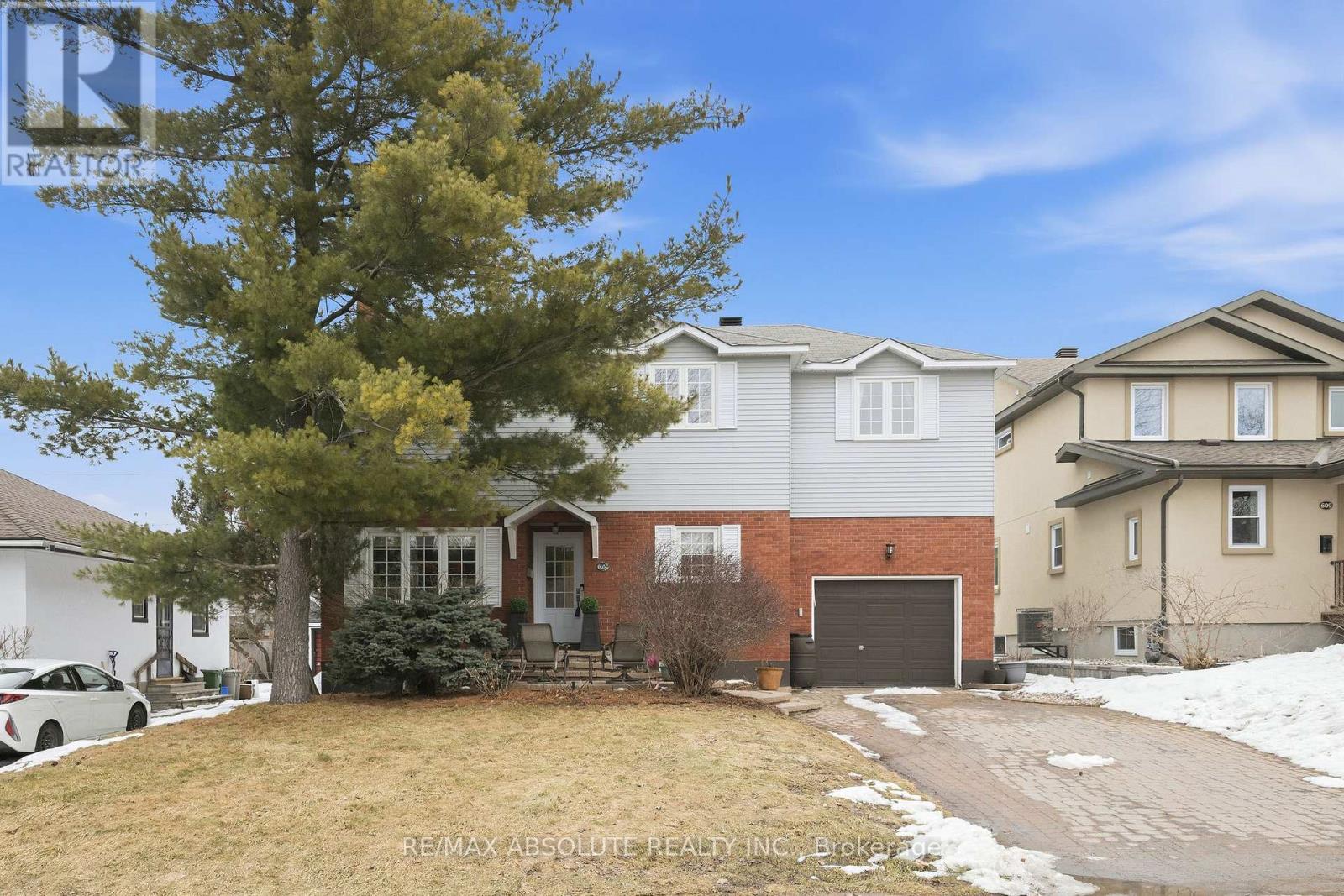 605 ROWANWOOD AVENUE, Ottawa, Ontario
