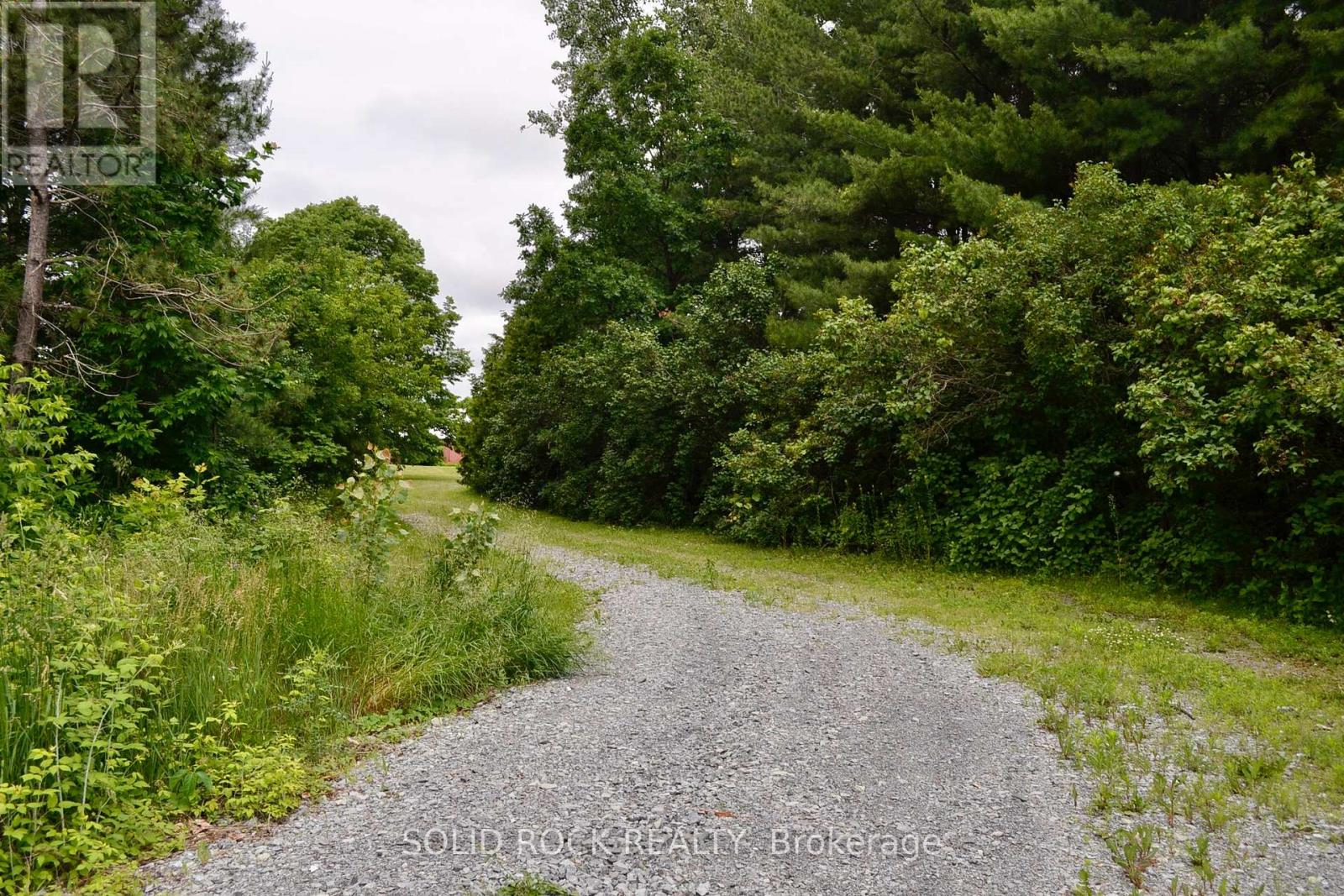 202 Highfield Crescent, Beckwith, Ontario  K7C 3P2 - Photo 4 - X12926326