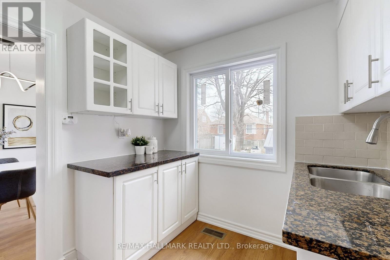 16 Marchington Circle, Toronto (Wexford-Maryvale), Ontario  M1R 3M4 - Photo 13 - E12926234