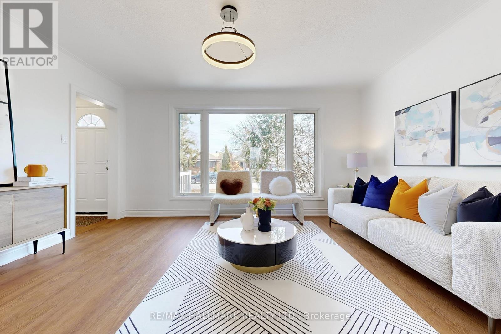 16 Marchington Circle, Toronto (Wexford-Maryvale), Ontario  M1R 3M4 - Photo 5 - E12926234