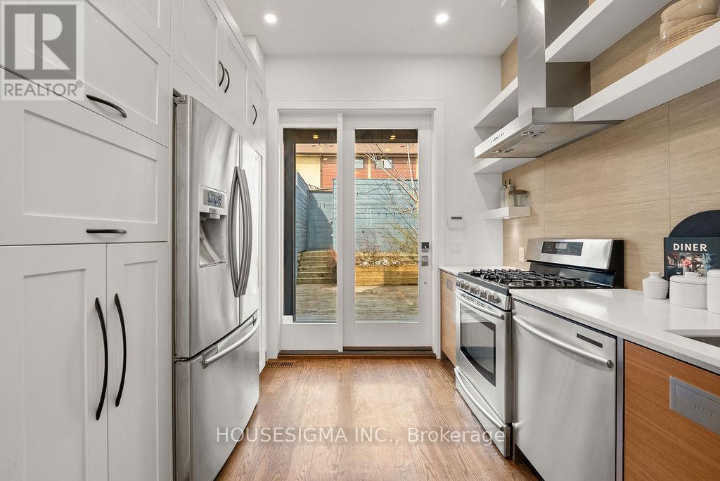 42 Allen Avenue, Toronto, Ontario  M4M 1T4 - Photo 13 - E12926242