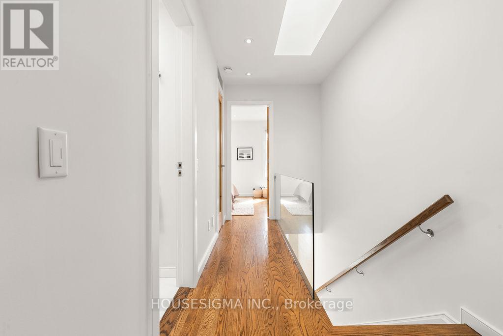 42 Allen Avenue, Toronto, Ontario  M4M 1T4 - Photo 19 - E12926242