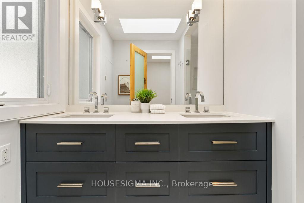 42 Allen Avenue, Toronto, Ontario  M4M 1T4 - Photo 26 - E12926242