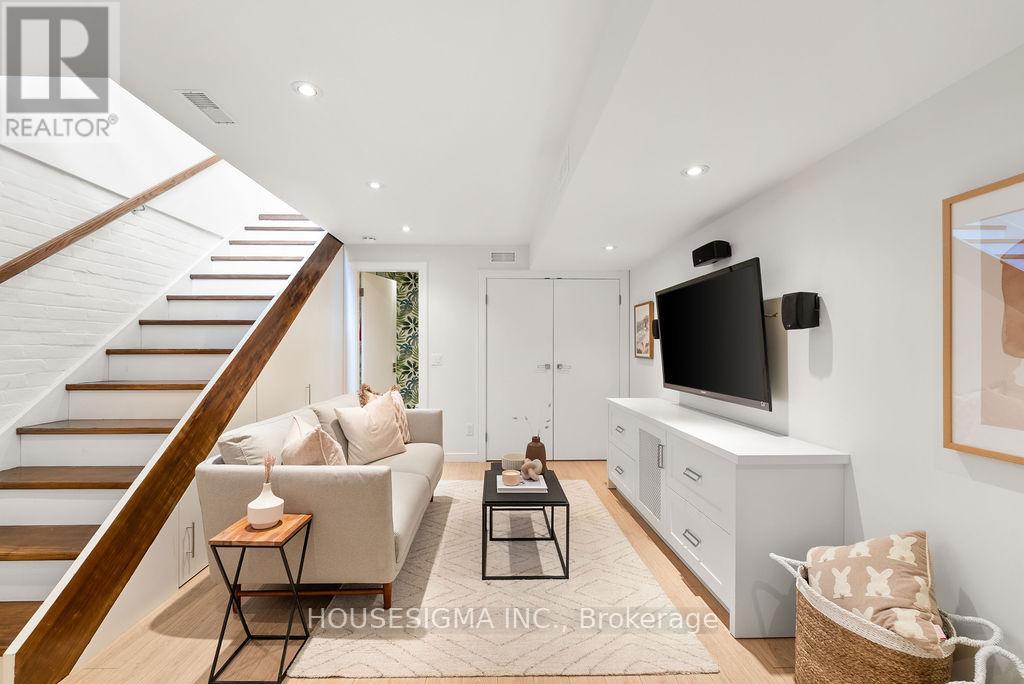 42 Allen Avenue, Toronto, Ontario  M4M 1T4 - Photo 32 - E12926242