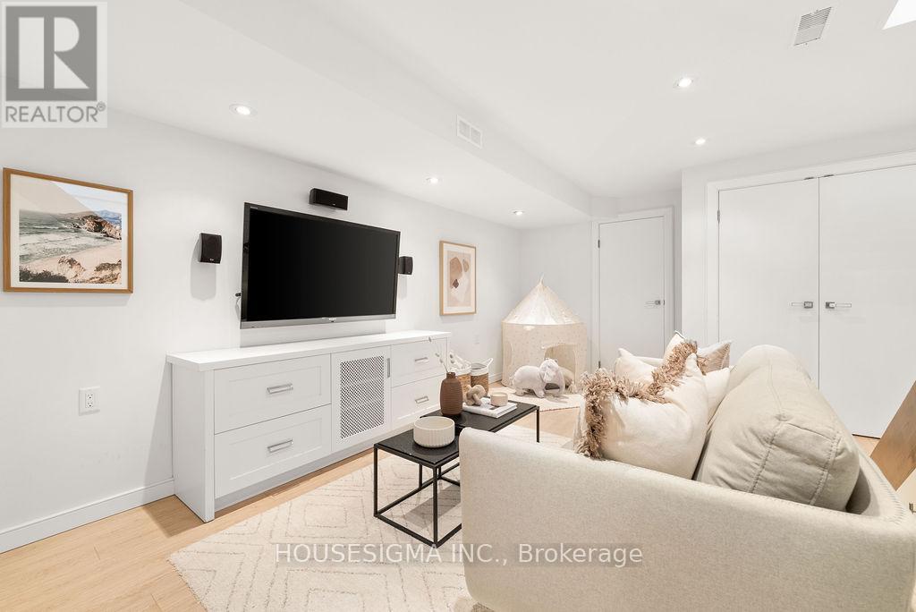 42 Allen Avenue, Toronto, Ontario  M4M 1T4 - Photo 34 - E12926242