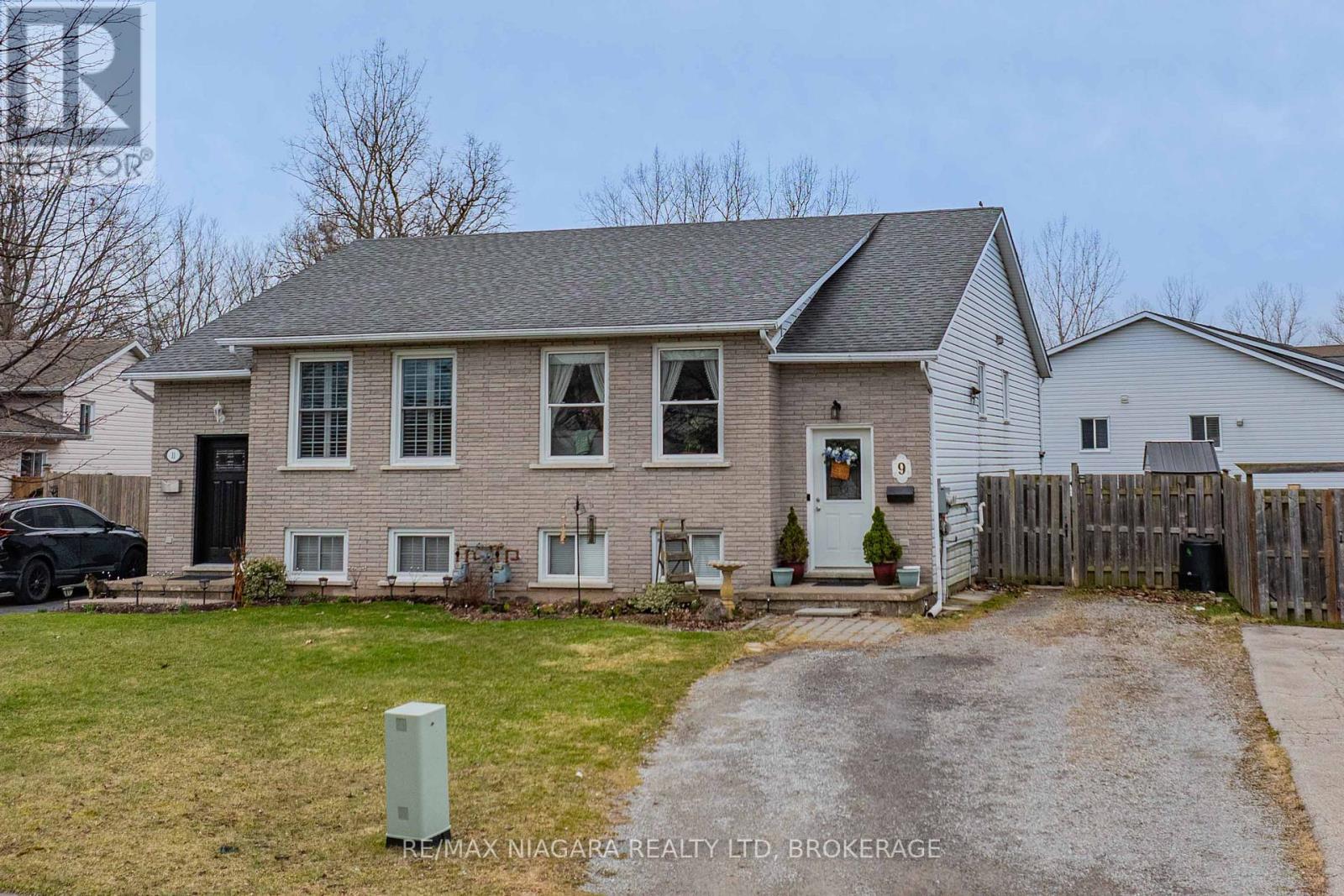 9 Joshua Court, Welland, Ontario  L3C 7E3 - Photo 2 - X12926296