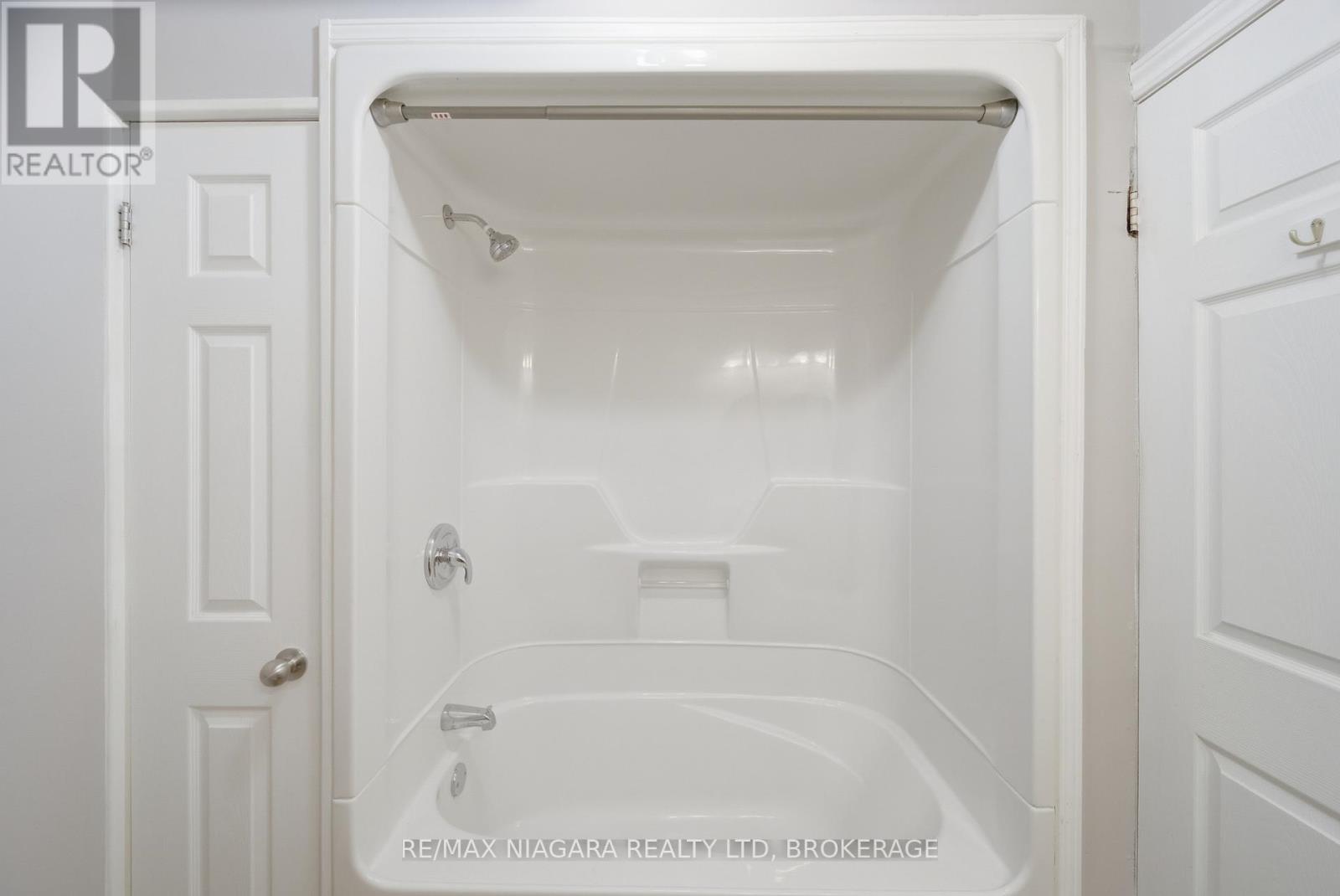 9 Joshua Court, Welland, Ontario  L3C 7E3 - Photo 21 - X12926296