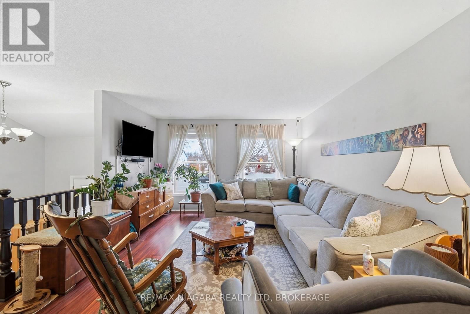 9 Joshua Court, Welland, Ontario  L3C 7E3 - Photo 4 - X12926296