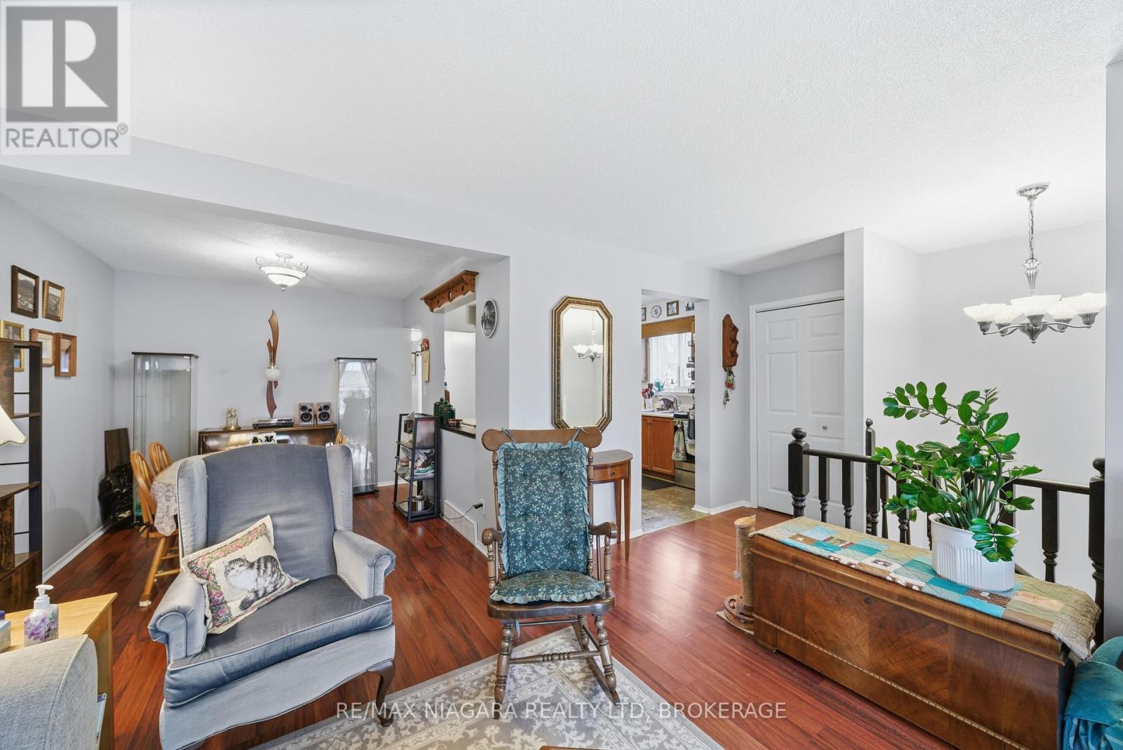 9 Joshua Court, Welland, Ontario  L3C 7E3 - Photo 6 - X12926296