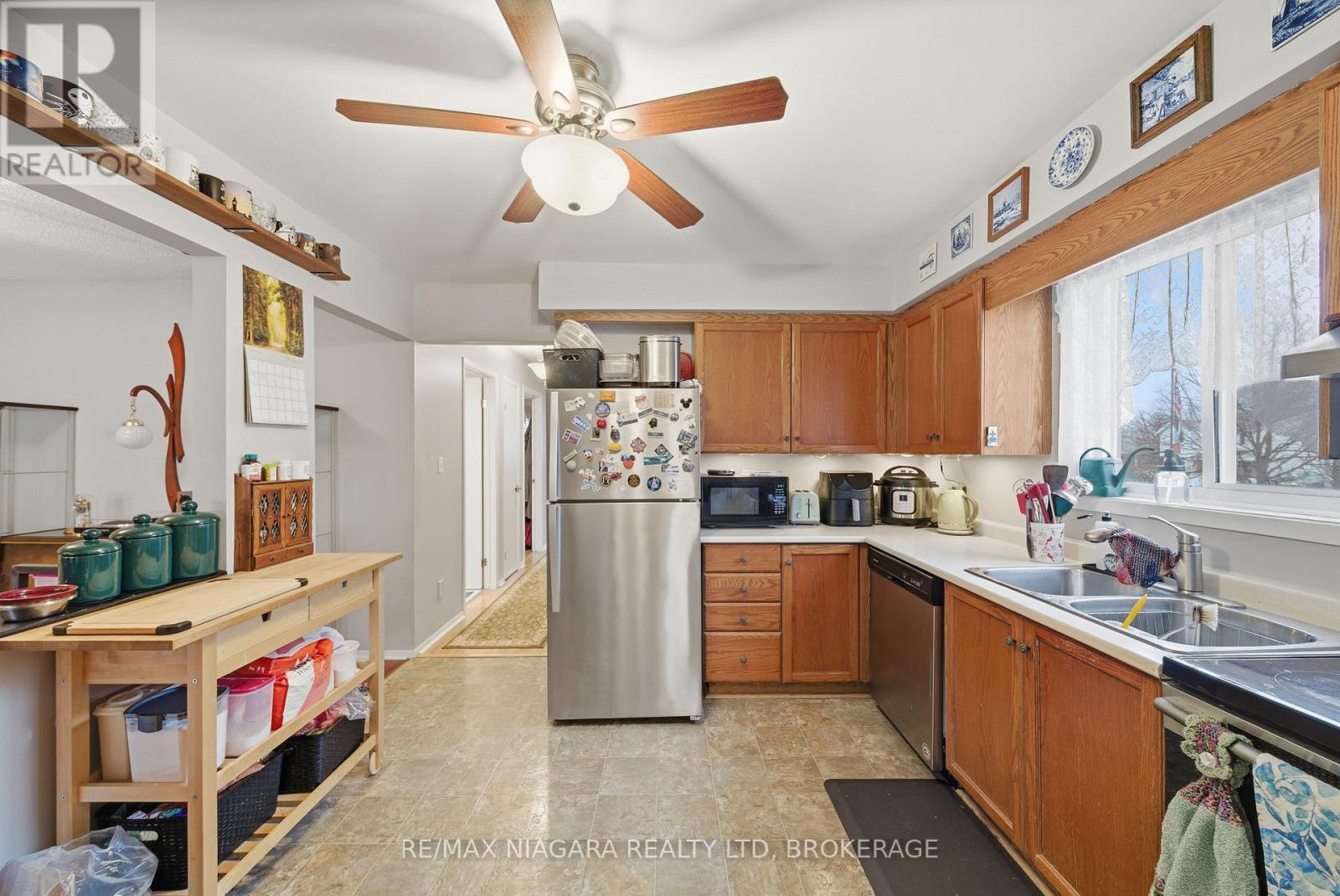 9 Joshua Court, Welland, Ontario  L3C 7E3 - Photo 7 - X12926296