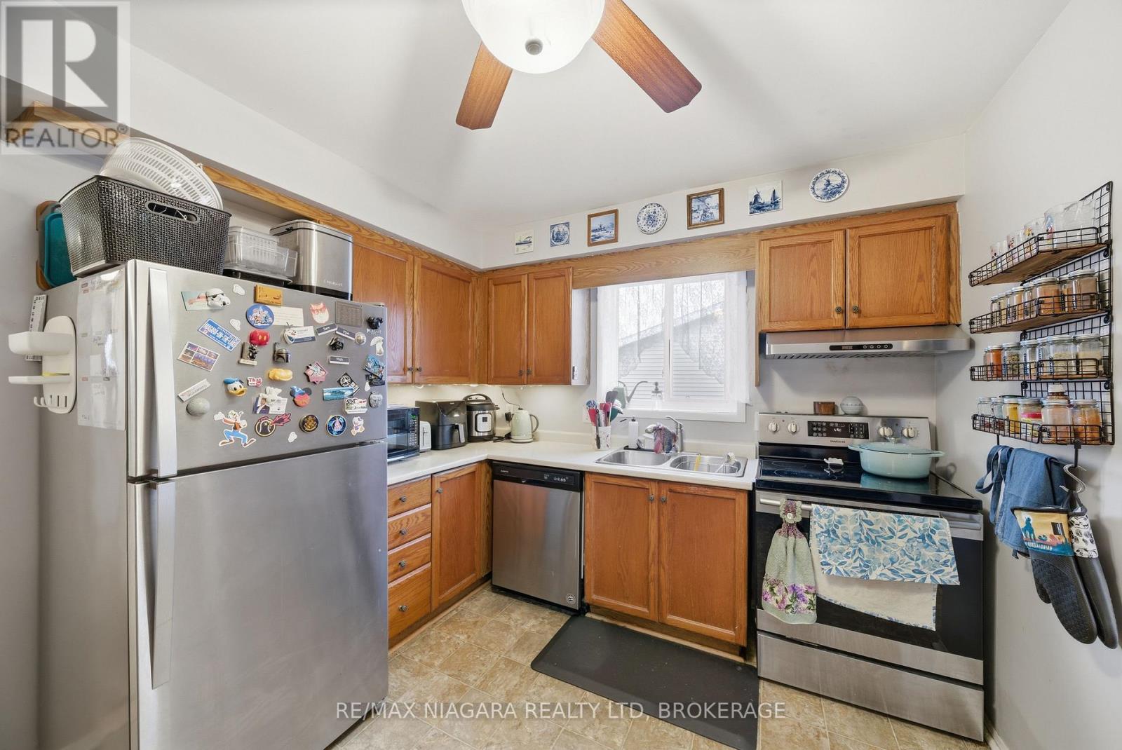 9 Joshua Court, Welland, Ontario  L3C 7E3 - Photo 8 - X12926296