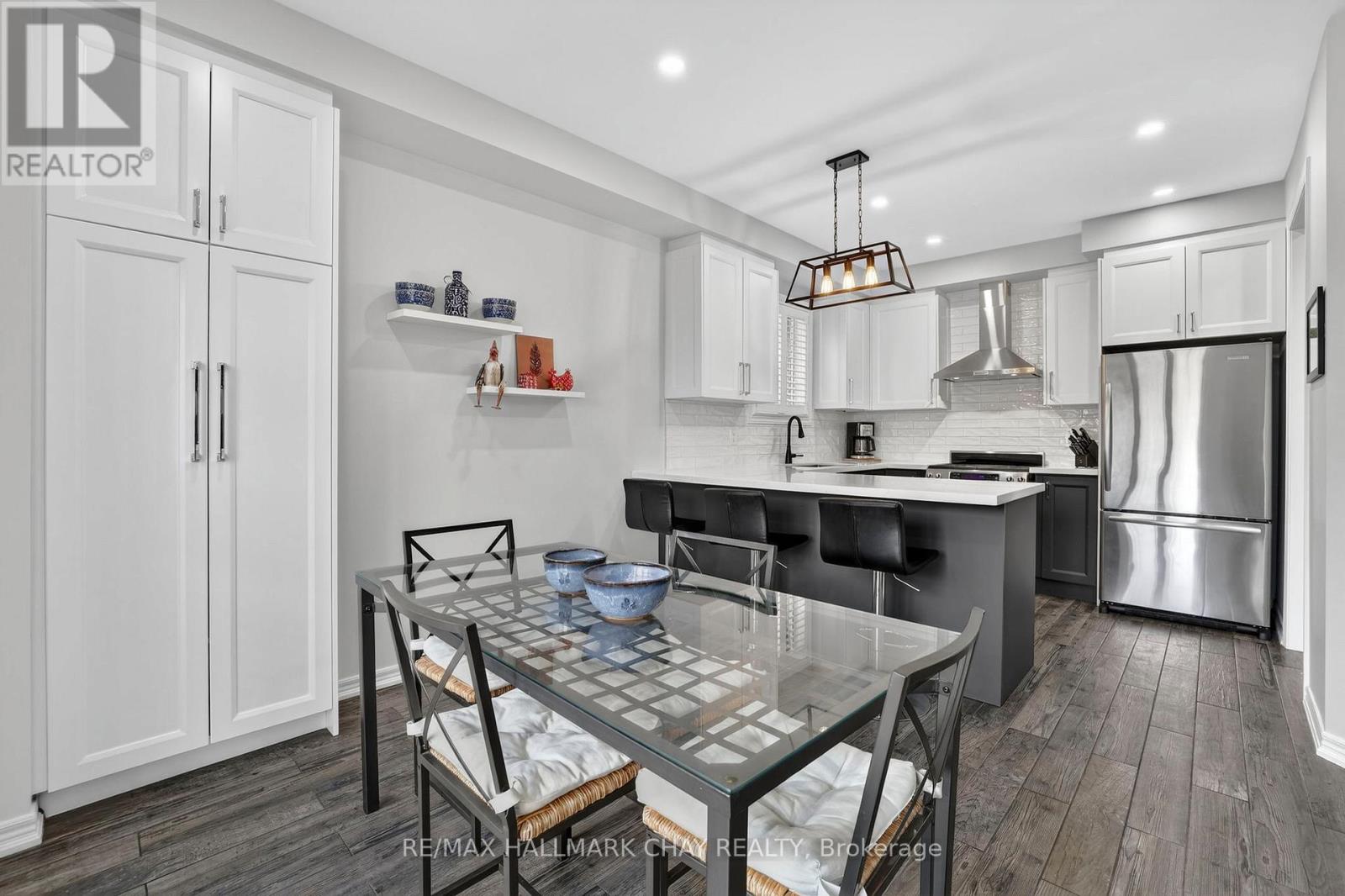 110 Birkshire Drive, Aurora, Ontario  L4G 7R6 - Photo 12 - N12926260