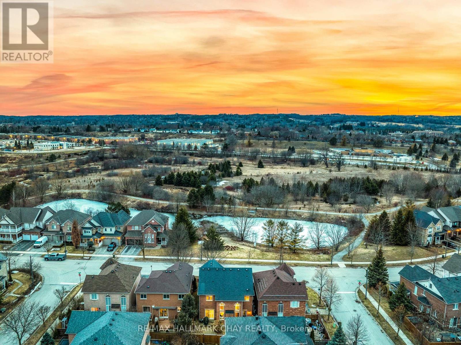 110 Birkshire Drive, Aurora, Ontario  L4G 7R6 - Photo 2 - N12926260