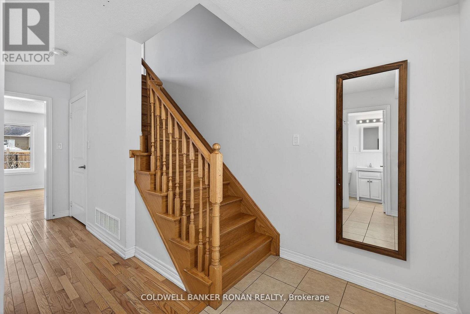 83 Swenson Street, New Tecumseth, Ontario  L9R 0K3 - Photo 3 - N12926264