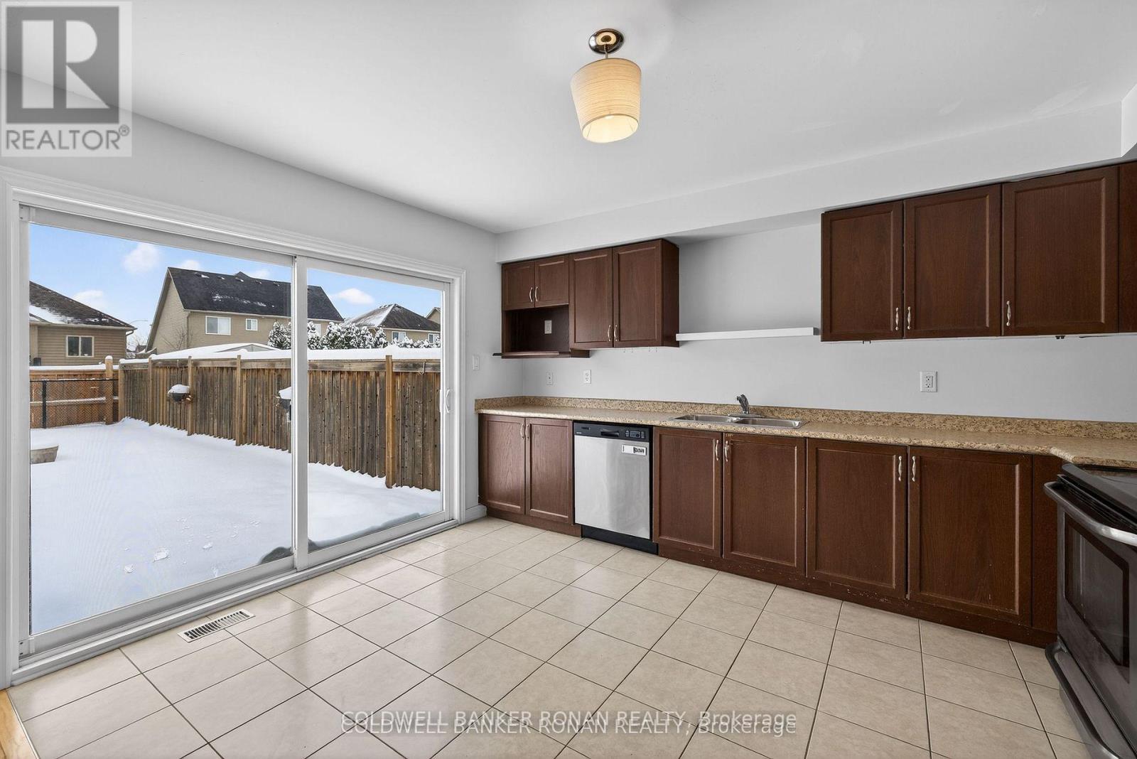 83 Swenson Street, New Tecumseth, Ontario  L9R 0K3 - Photo 6 - N12926264