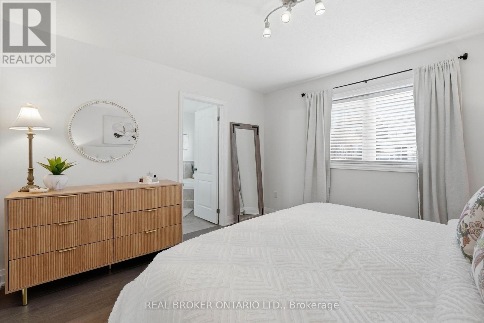 55 Christina Crescent, Bradford West Gwillimbury (Bradford), Ontario  L3Z 0B1 - Photo 18 - N12926286