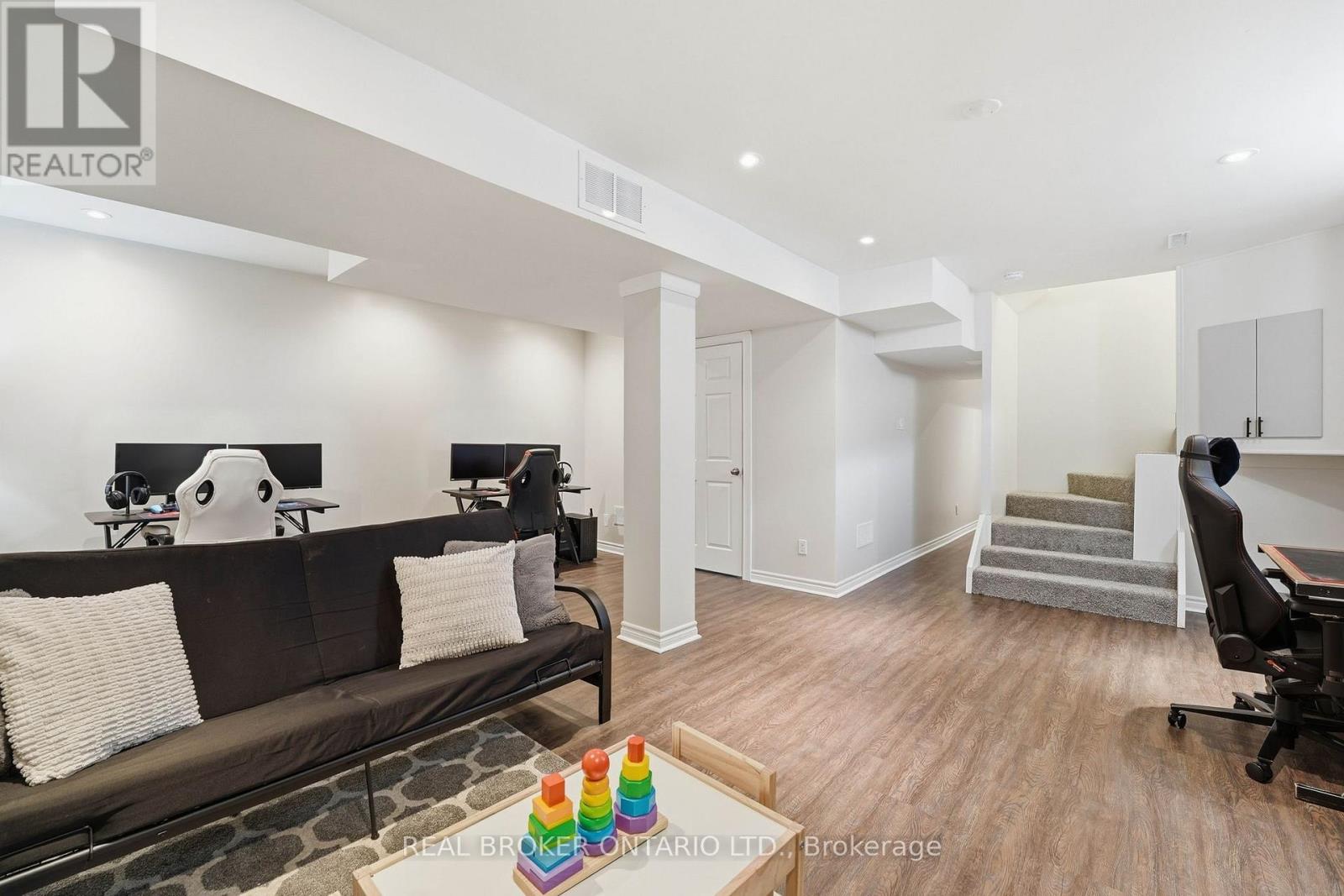 55 Christina Crescent, Bradford West Gwillimbury (Bradford), Ontario  L3Z 0B1 - Photo 25 - N12926286