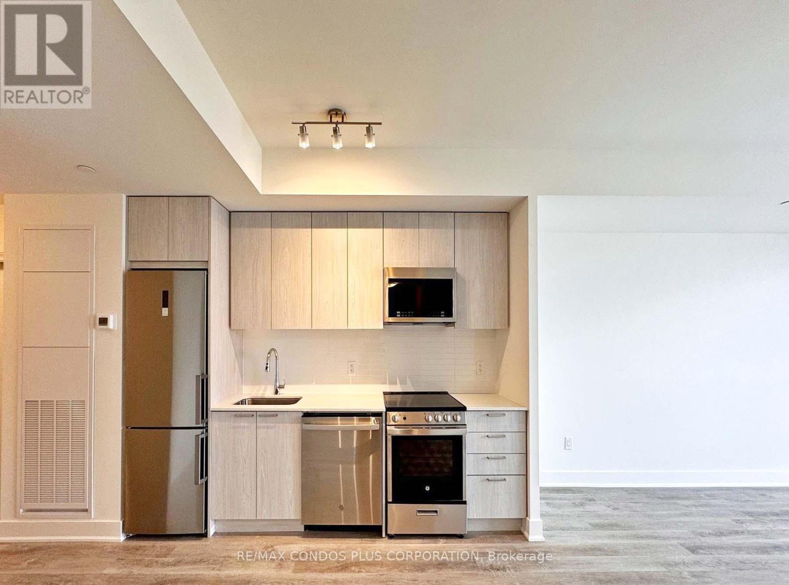 1302 - 185 Deerfield Road, Newmarket (Central Newmarket), Ontario  L3Y 0G7 - Photo 4 - N12926328