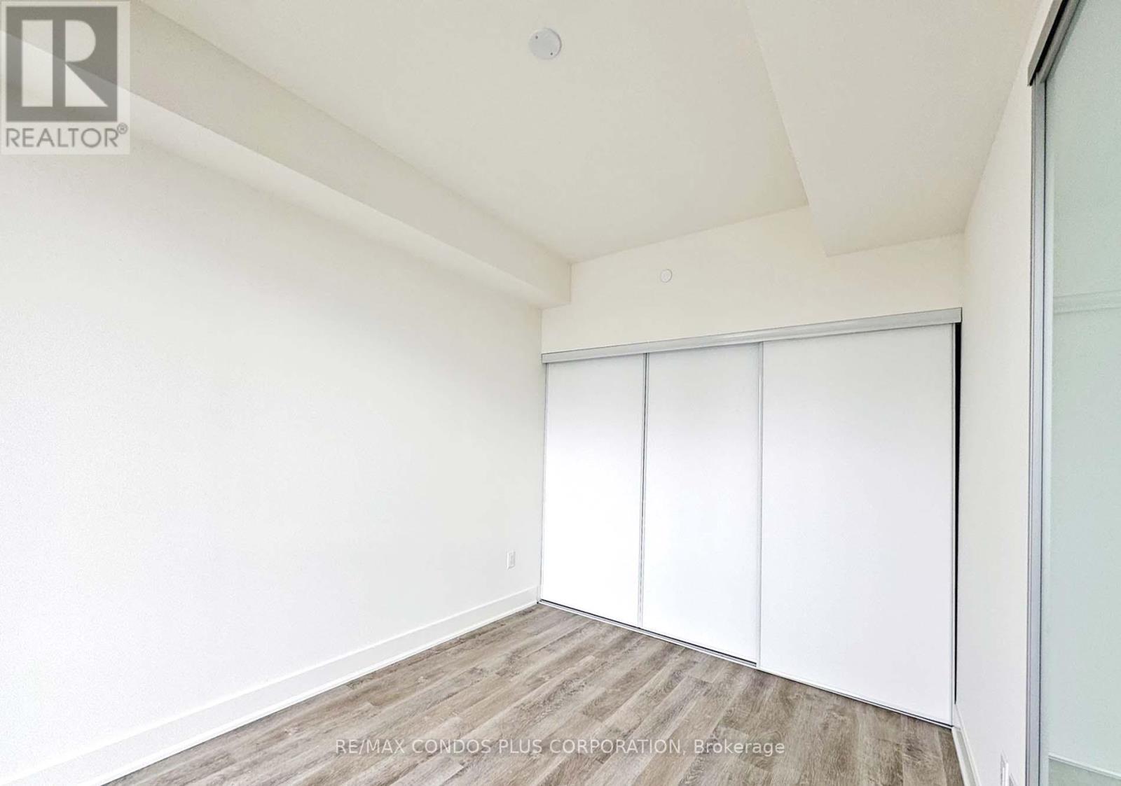 1302 - 185 Deerfield Road, Newmarket (Central Newmarket), Ontario  L3Y 0G7 - Photo 6 - N12926328