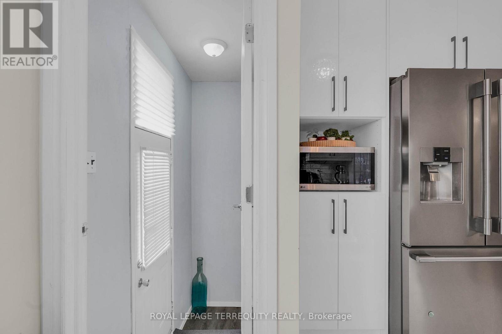 25 Bailey Crescent, Aurora, Ontario  L4G 2B2 - Photo 9 - N12926384