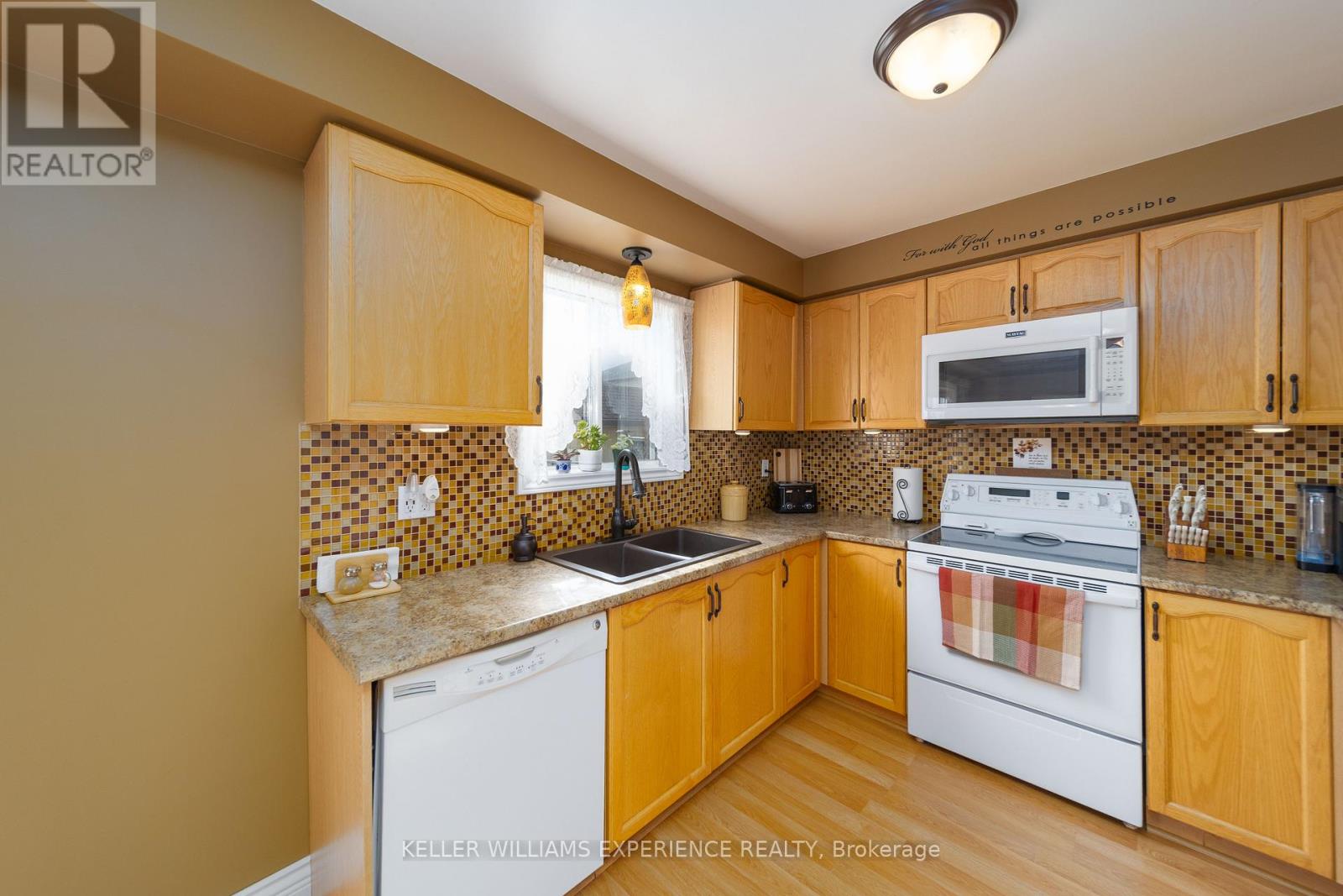 48 Basswood Drive, Barrie (Holly), Ontario  L4N 9P2 - Photo 11 - S12926348