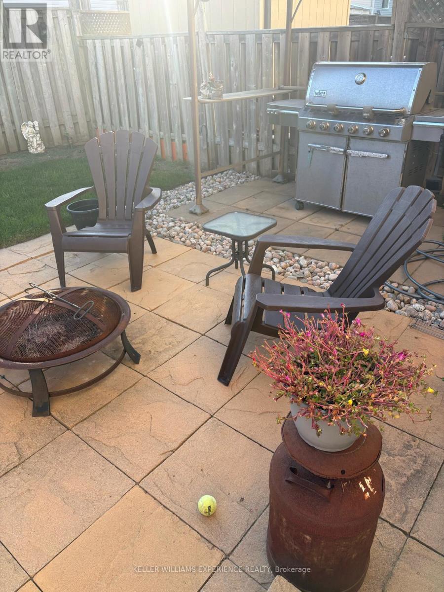 48 Basswood Drive, Barrie (Holly), Ontario  L4N 9P2 - Photo 2 - S12926348