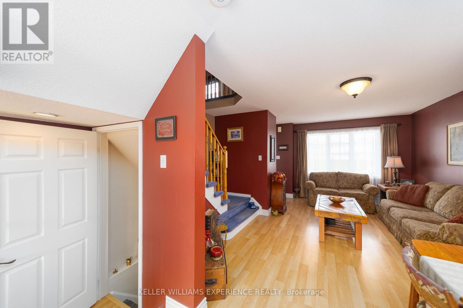 48 Basswood Drive, Barrie (Holly), Ontario  L4N 9P2 - Photo 8 - S12926348