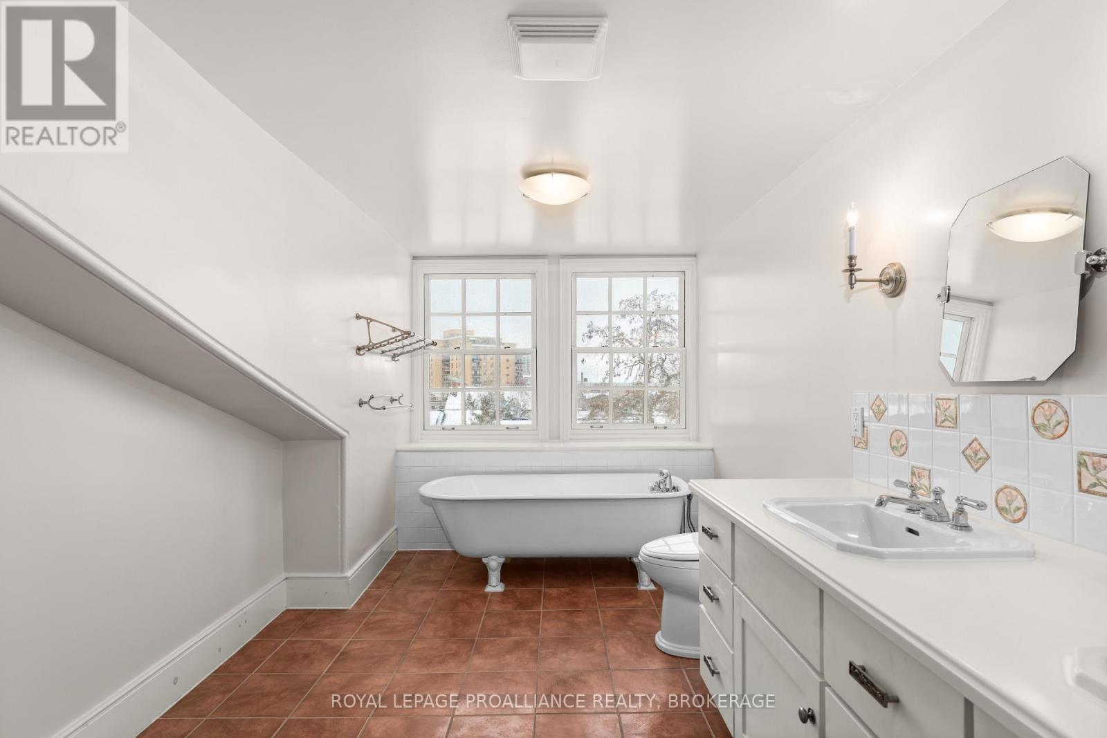 3 Emily Street, Kingston, Ontario  K7L 2W2 - Photo 28 - X12924924