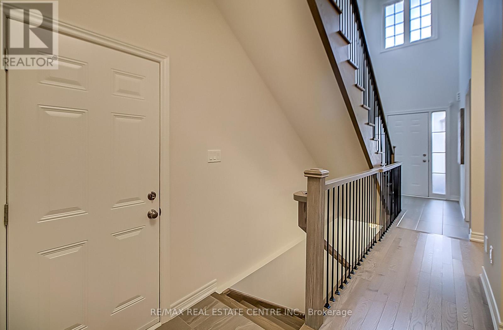 4 Clermiston Crescent, Brampton (Sandringham-Wellington), Ontario  L6R 3W9 - Photo 27 - W12926254