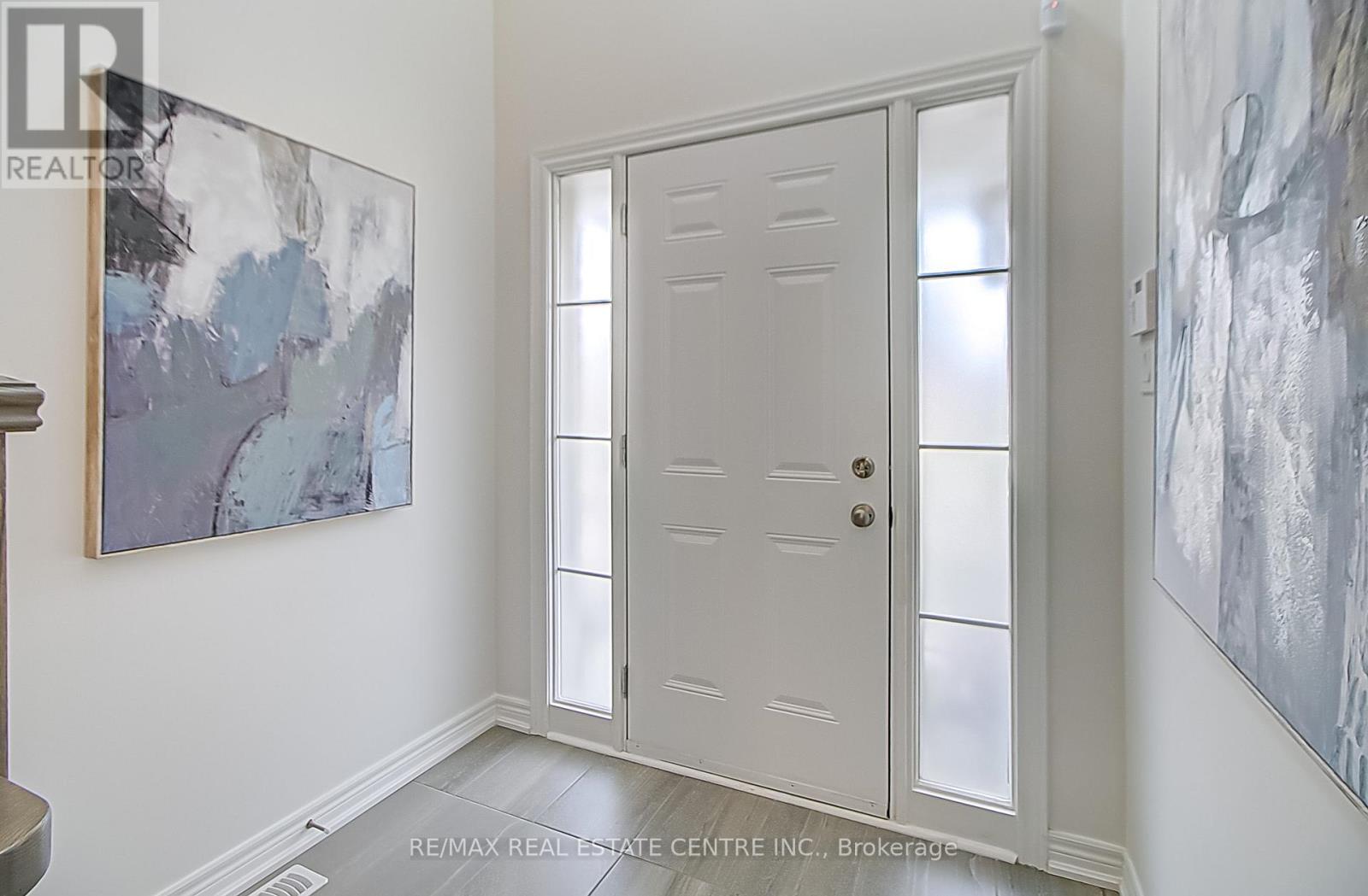 4 Clermiston Crescent, Brampton (Sandringham-Wellington), Ontario  L6R 3W9 - Photo 4 - W12926254