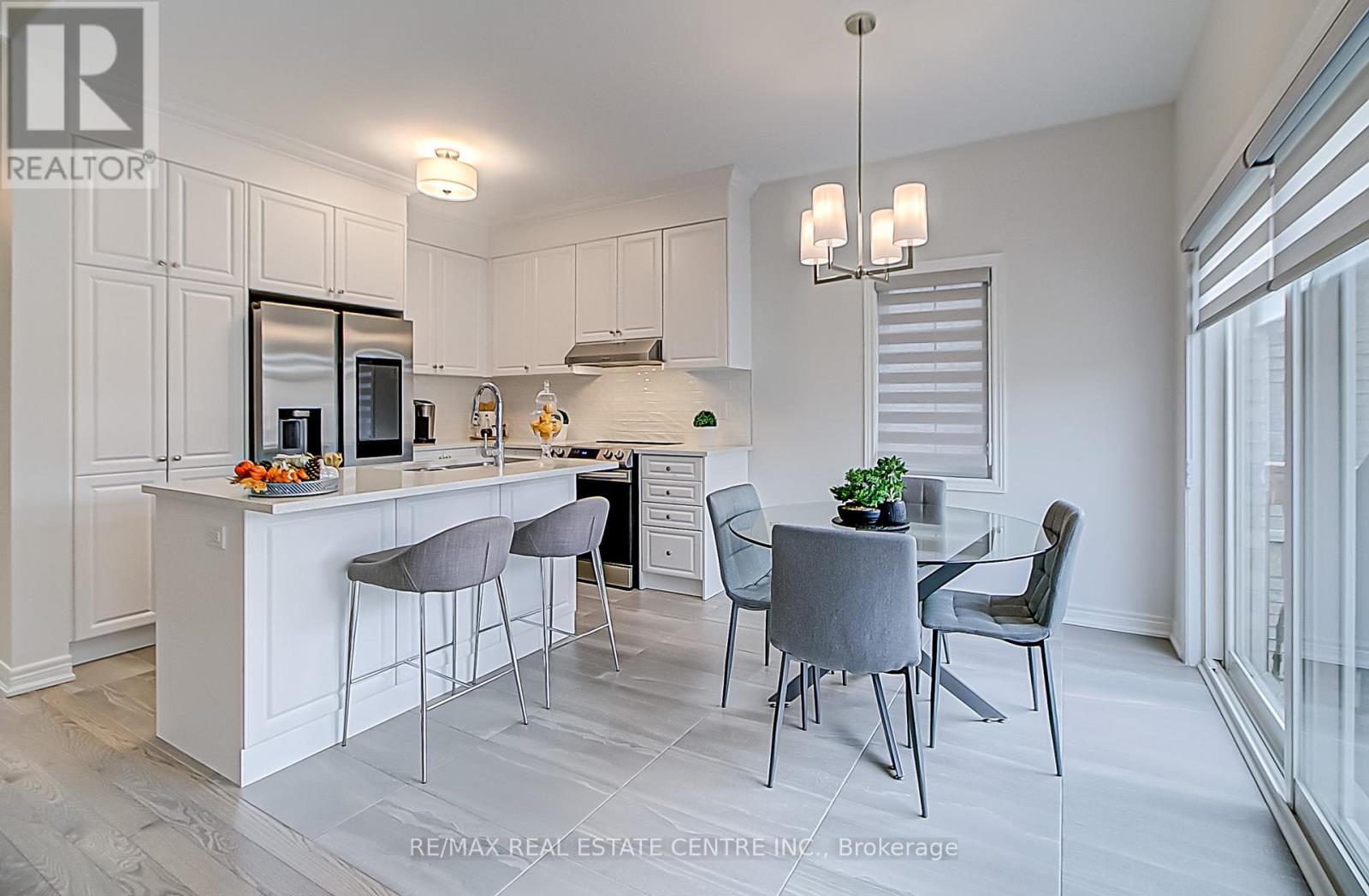 4 Clermiston Crescent, Brampton (Sandringham-Wellington), Ontario  L6R 3W9 - Photo 7 - W12926254