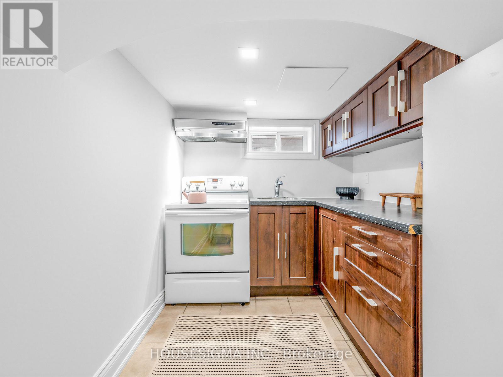 75 Henrietta Street, Toronto, Ontario  M6N 1S5 - Photo 12 - W12926284