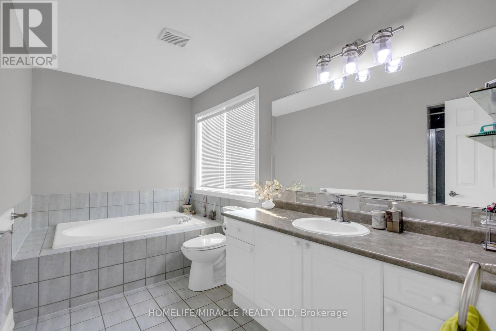 28 Latania Boulevard, Brampton, Ontario  L6P 1S9 - Photo 27 - W12926290