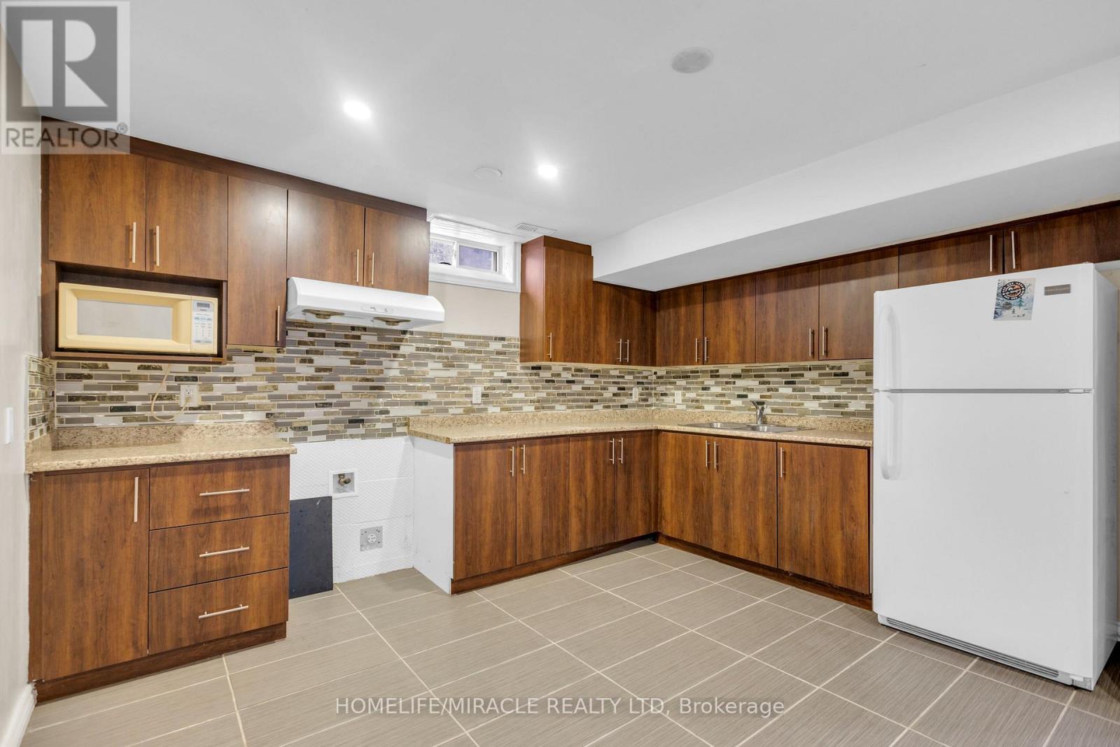 28 Latania Boulevard, Brampton, Ontario  L6P 1S9 - Photo 42 - W12926290