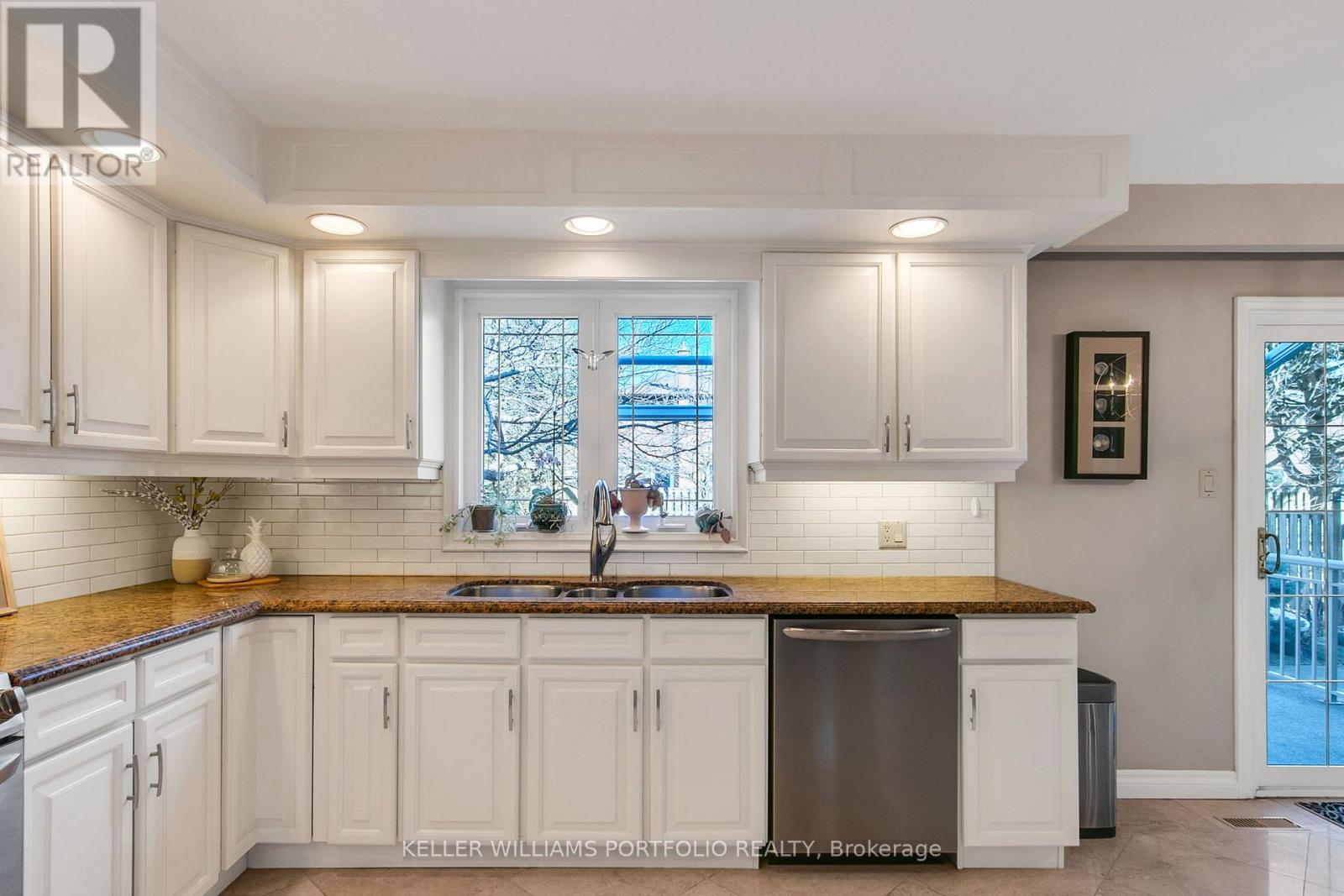 4 Neiltree Court, Toronto, Ontario  M9C 5C3 - Photo 10 - W12926294