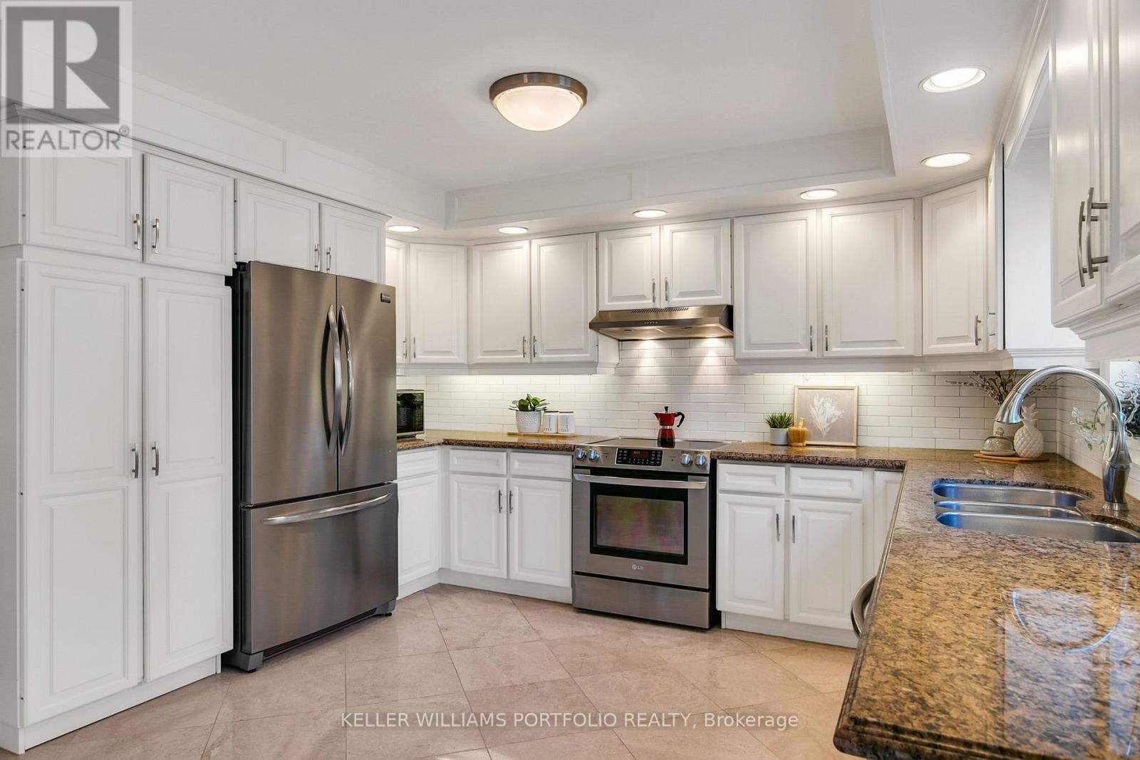 4 Neiltree Court, Toronto, Ontario  M9C 5C3 - Photo 9 - W12926294