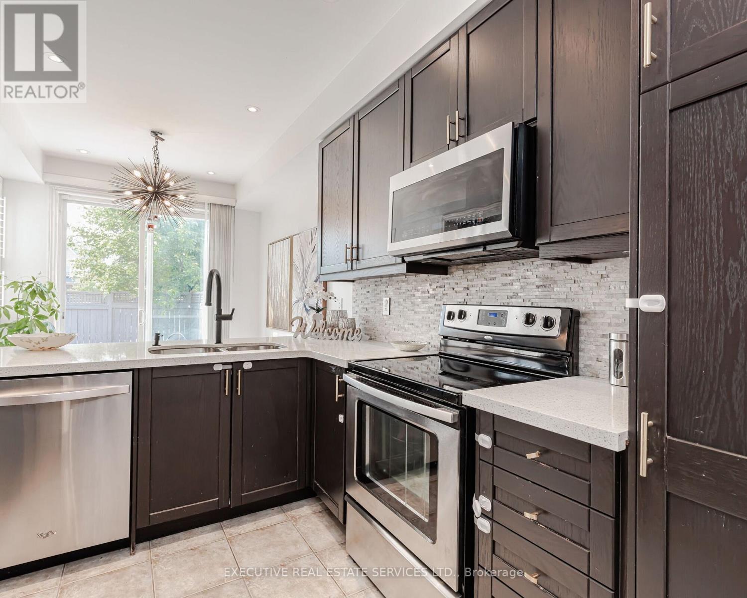 2 Nectarlane Avenue, Caledon, Ontario  L7C 3M8 - Photo 13 - W12926402