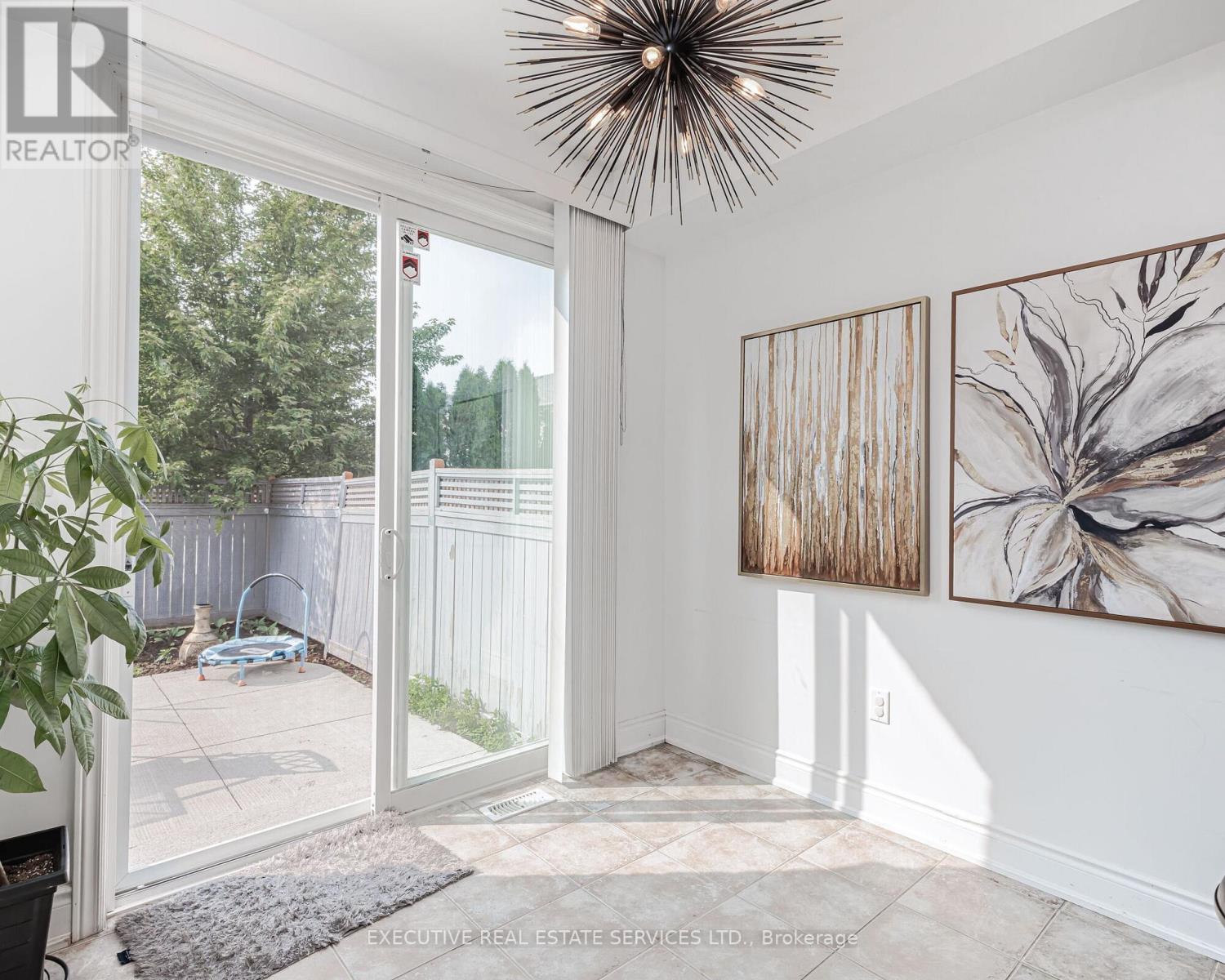 2 Nectarlane Avenue, Caledon, Ontario  L7C 3M8 - Photo 15 - W12926402