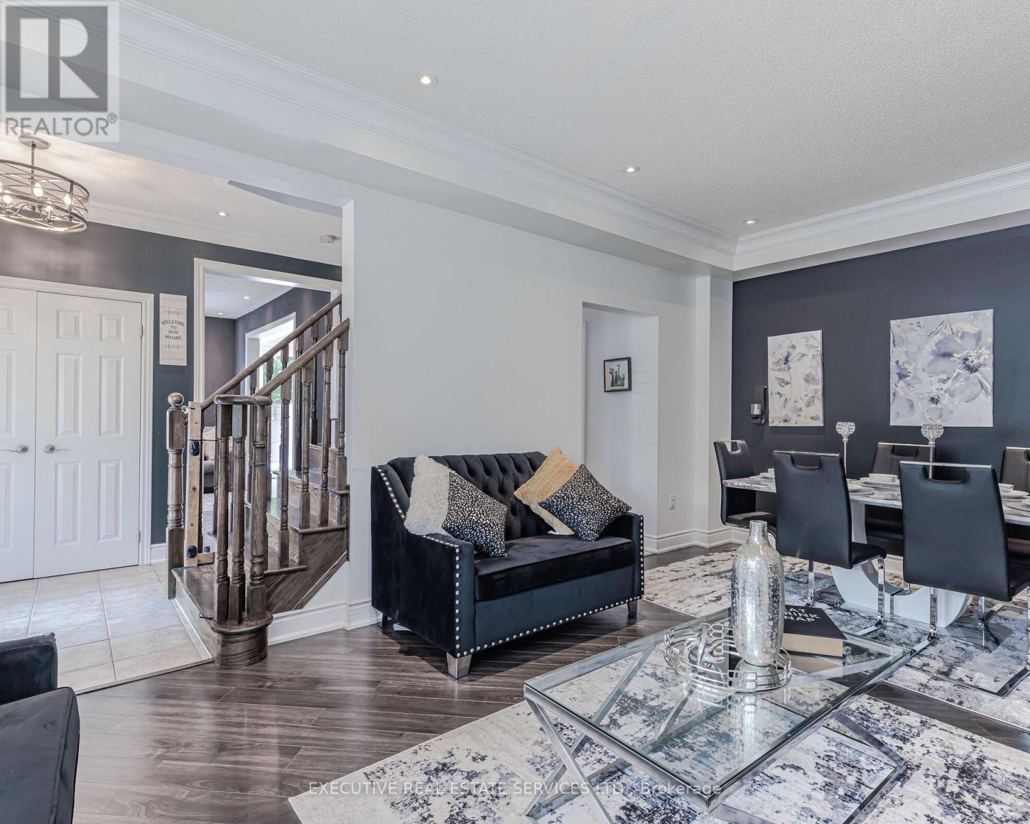 2 Nectarlane Avenue, Caledon, Ontario  L7C 3M8 - Photo 6 - W12926402